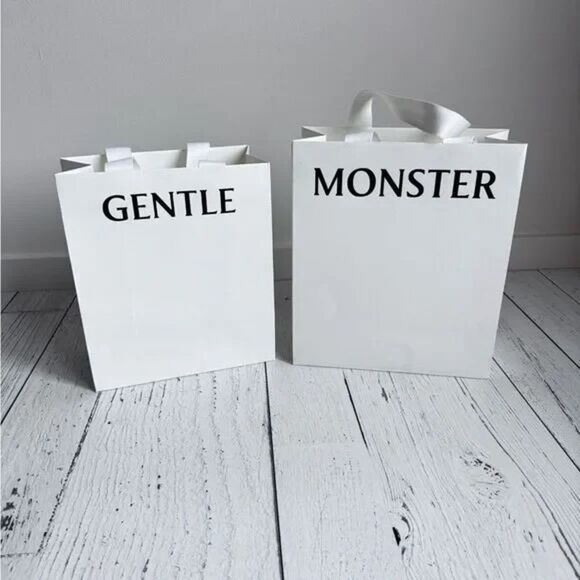 Gentle Monster - 2 Elegant White Bags - Picture 1 of 2